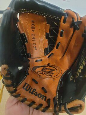 Broken-in Wilson A2760 EC1 "Easy Catch" Youth T-Ball Glove RHT Right Hand Throw